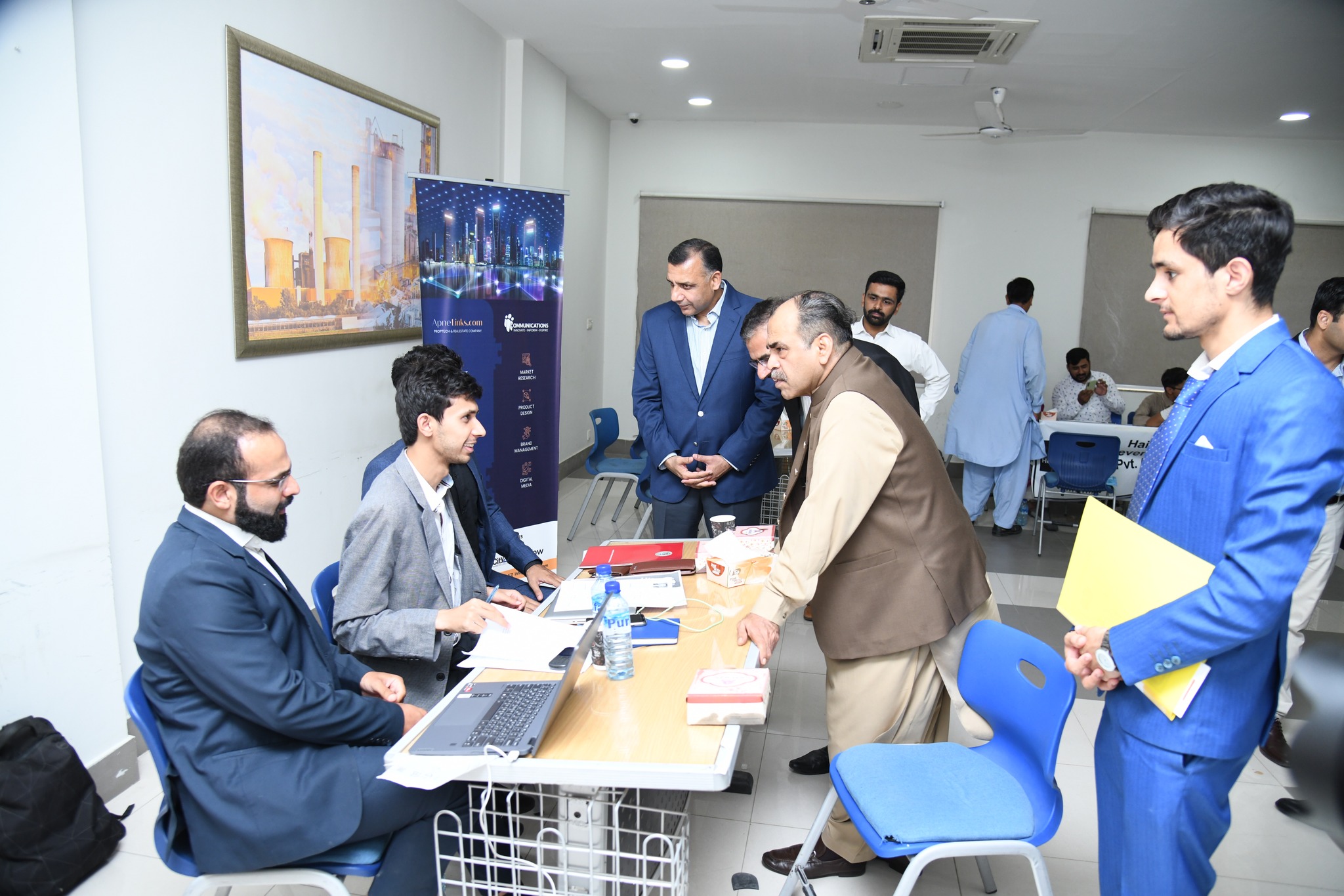 Rector NUETECH With Team Apnelinks at Job Fair